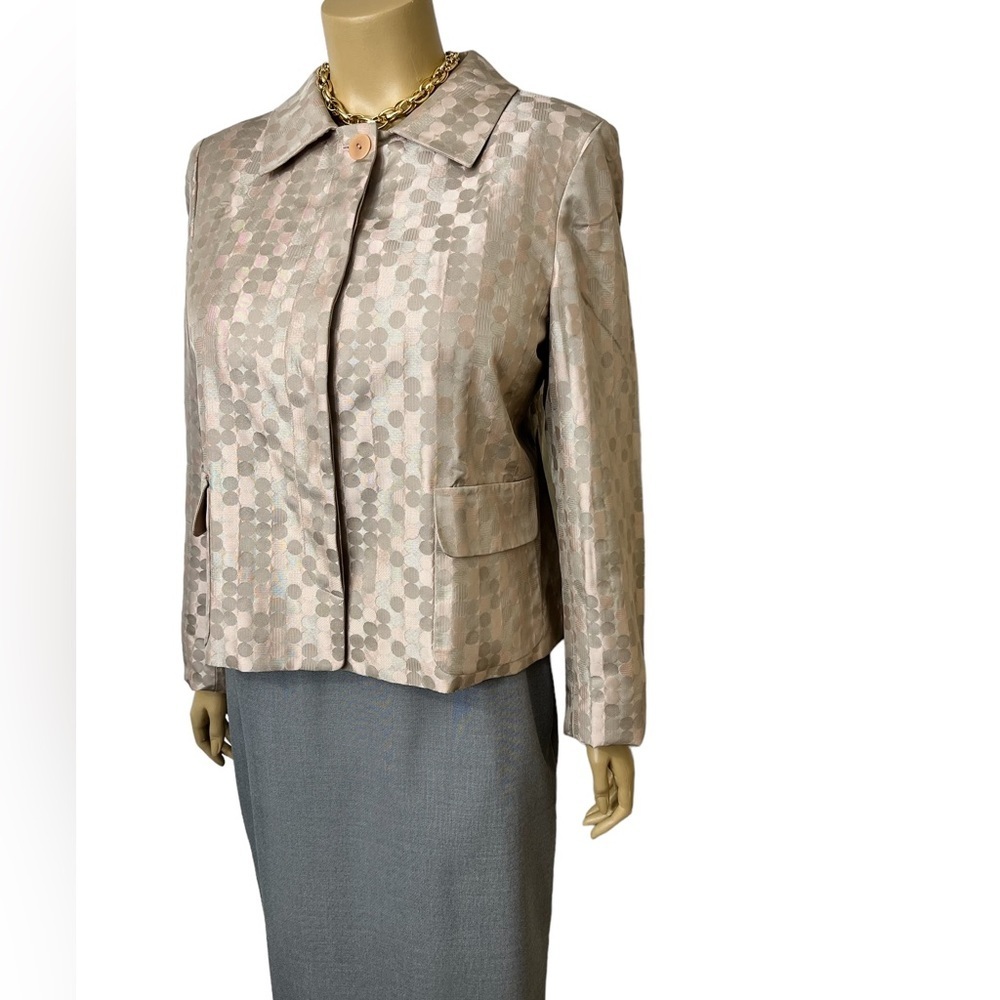 ELLEN TRACY LADYS BLAZER SIZE 14, SILK BLEND BOTTON CLOSER. ☑️